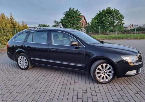 Skoda Superb cena 37900 przebieg: 299251, rok produkcji 2012 z Czarne małe 596